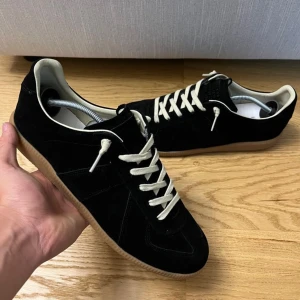 Margiela gats - Skick 9,5/10, endast använda en gång eftersom dom var för små. Unik och populär modell. Nypris 5380kr, vårt pris 4000kr. Kvitto finns! Inga byten och kan frakta eller mötas i gbg. Hör av er vid frågor!