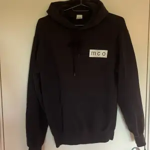 En svart m&co hoodie i strl s, knappt använd 💕 