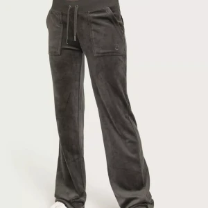 Juicy couture byxor - Juicy couture byxor i färgen top hat, metallen på båda snörerna saknas men annars jättebra skick, priset kan diskuteras💕