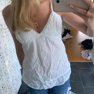 Vitt linne - Köpt på plick, säljer för den var för stor. Mycket bra skick!