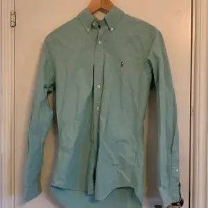 Ralph Laruen skjorta väldigt bra går för 1500kr men säjer för 550 kan förhandlas med snabb köp