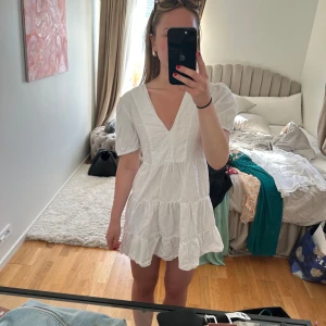 Linneklänning - Supersöt linneklänning (lite skyryklig på bilderna)