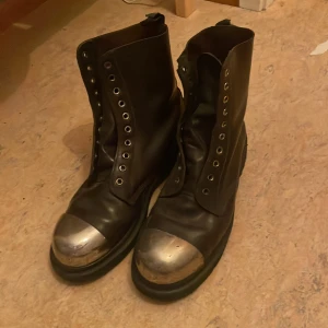 Dr martens  - Äldre modell med ny putsad läder och nya sulor och in sulor