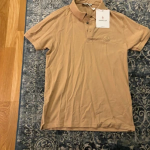 Moncler pike  - Säljer denna pike för att jag köpte den och sen tyckte inte jag om färgen, denna är även k0pi@ 