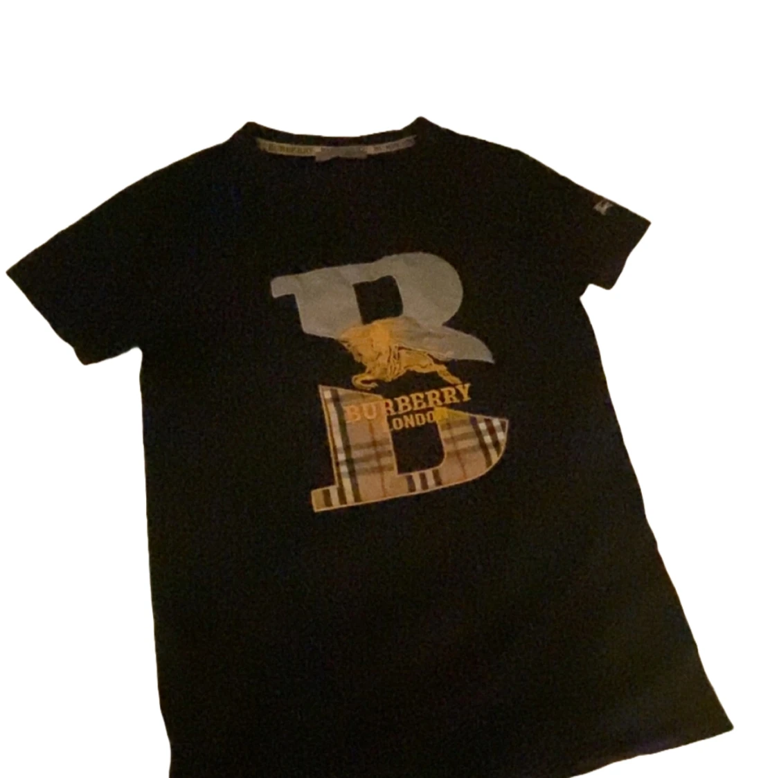 Burberry t shirt