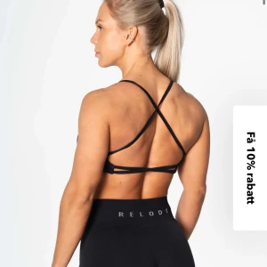 Prime Seamless Sport bh  - Jättesnygg svart sport bh från Relode i kollektionen Prime Seamless, näst intill oanvänd och så snygg rygg!! Nypris 499 kr. 💕Säljer även i mörkblå (paketpris)