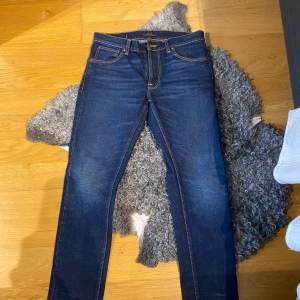 Snygga nudie jeans som använda en gång! Nypris ligger på 1600! 33/32