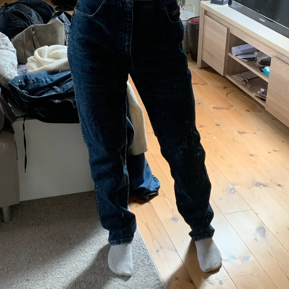 Rensar i garderoben så säljer dessa snygga jeansen som inte har kommit till användning! . Jeans & Byxor.