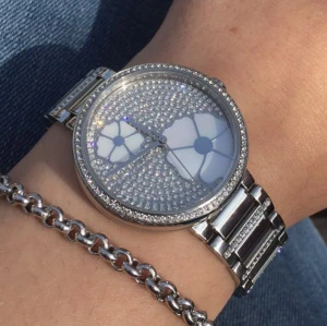 Michael Kors klocka - Michael Kors klocka köpt 2019 fast knappt andvänd sedan det. 