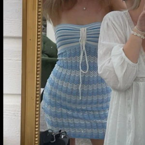 Viral Bershka klänning  - Säljer denna slutsålda populära klänningen ifrån Bershka, använd ett fåtal ggr men i väldigt bra skick🙏💋väldigt stretchig i materialet så den passar garanterat sx-m🥰