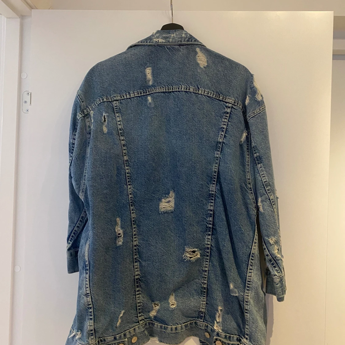 Jeansjacka i sliten modell - 90
