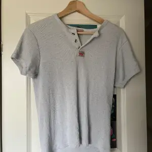 Levis t-shirt stlk ~S (står inget i) fint thriftat skick