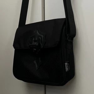 Trapstar bag  - Säljer denna då jag aldrig använt den.