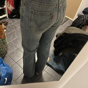Levis jeans - Levis jeans vintage  W 29 men passar mig som vanligtvis har 27! Längd 34. Modell 763 Pris 350kr Köparen står för frakt☺️