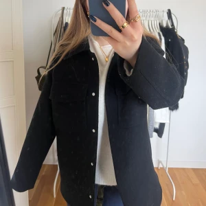 Kappa - Kappa med fickor där fram, använd fåtal gånger. Köpt för ca 1300kr.