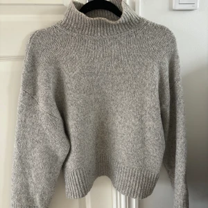 Stickad tröja  - Stickad tröja i storlek S