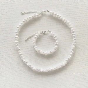 Rispuff Set(🫶🏼 Nytt armband och halsband görs vid varje köp!) - Rispuff set till salu! Nu är äntligen vårt bästsäljande men slutsålda Rispuff set fylld på i lager!  De är handgjorda av oss. Finns att köpa i både silver och guld.