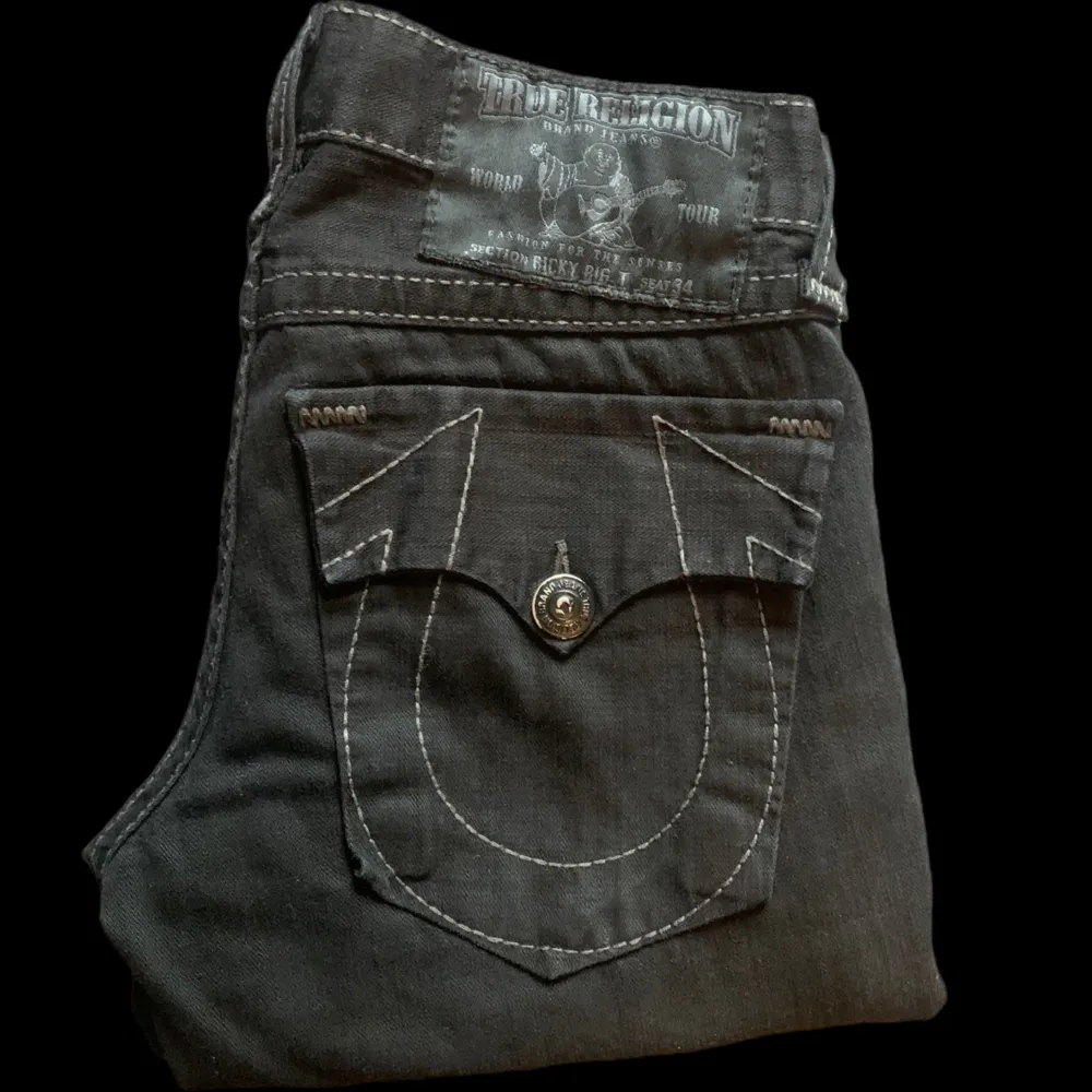 asfeta true religion jeans, står 29 men sitter lite större🙏🙏🙏‼️‼️ chief keef type jeans. priset går självklart att diskutera skriv ifall ni har några frågor‼️⁉️👨‍🚒🛷🛷🏅🏴‍☠️. Jeans & Byxor.