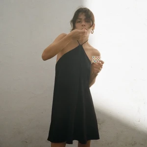 Klänning  - Säljer denna fina klänning från zara som inte kommer till användning längre💗Köpt för 359kr och använd 2 gånger. Har klippt bort under shortsen men annars är den som ny💗 Om du är intresserad eller har fler frågor är det bara att skriva🥰