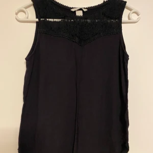 Linne strl S - Säljes i begagnat skick. Noppor finns. 