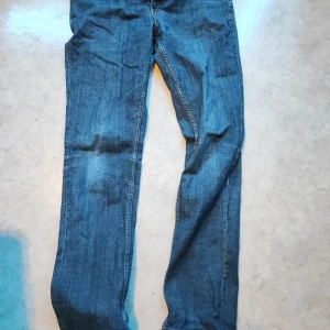 Jeans - Ser knappt använd ut. Storlek lite svårt att de men tror det står Width 31 Length 33