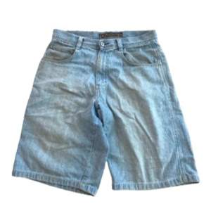 Baggy jeans shorts från Southpole, riktigt feta mot sommaren