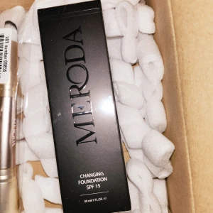Foundation - Helt ny Meroda Changing foundation. Säljer ena helt oöppnade då jag beställde 2💞