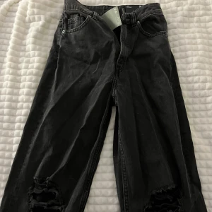 Helt nya jeans  - Nya jeans med prislapp från hm. Pris går att diskutera😄