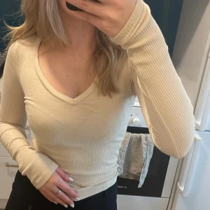 Långärmad topp - Långärmad ribbad topp från DrDenim i storlek S