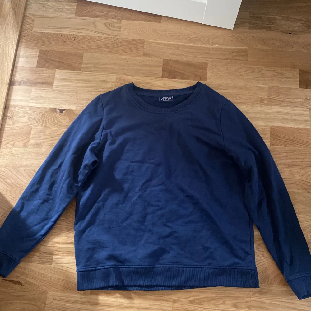 Fin sweatshirt Bra skick 10/10 Säljer då den är för liten. Tröjor & Koftor.