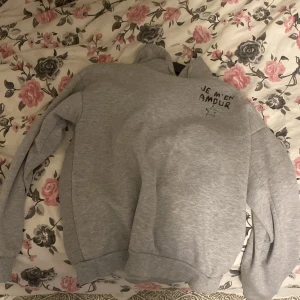  Hoodie  - Fin tröja jag har men har tröttnat på kan tänka mig ändra priset  