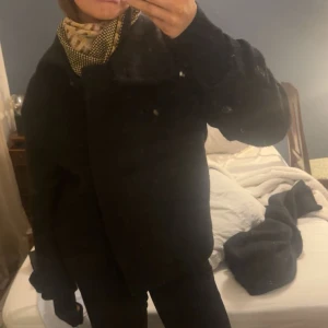 Arket kappa  - Säljer min fina kappa från arket, använd men utan defekter ❤️
