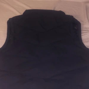 Jack Jones väst  - Har inte nån användning för den västen längre p grund av att jag köpte moncler väst. Storleken. På västen e M 