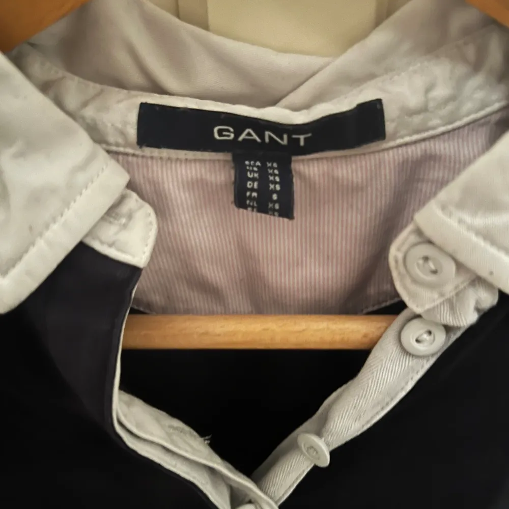 Pkiétröja från Gant Xs Skick 9/10. T-shirts.