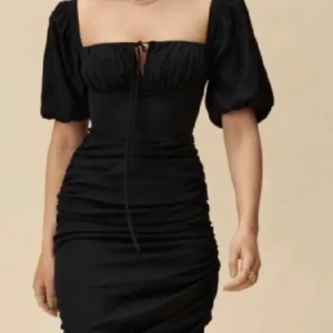 Adoore klänning  - Helt ny adoore klänning, säljer eftersom jag har för många klänningar och behöver rensa ut min garderobe 😀