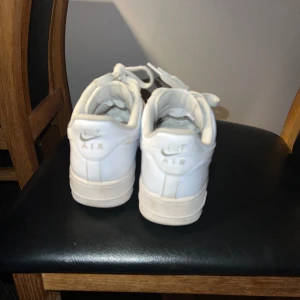Säljer mina air force 1 - Äkta Inte använt så jätte mycket, hela! Storlek 38,5 Ej köp nu! Kontakta mig först   