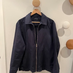 J. Lindeberg overshirt  - J. Lindeberg overshirt | storlek M | Nypris 2000kr | Grymt skick endast använd ett fåtal gånger | Hör gärna av dig vid frågor och funderingar | Byten kan vara intressant 