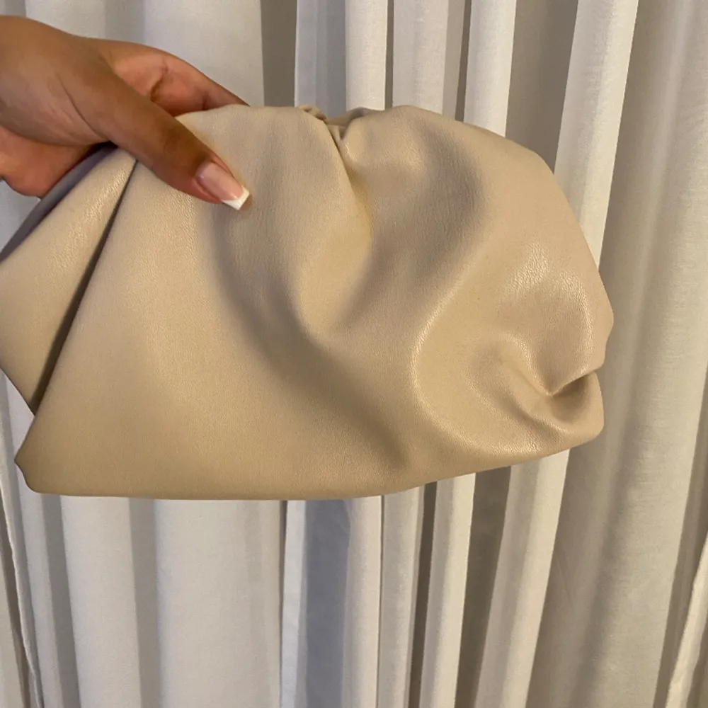 En liten pouch som är inspirerad av Botega . Väskor.