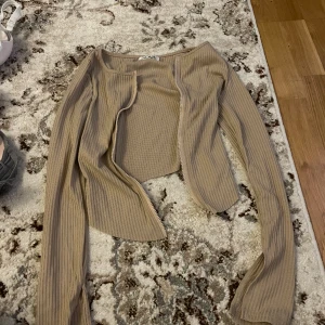 Snyggare tröja med dragkedja  - En tröja med dragkedja skit snygg 