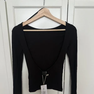 Soft touch  - Ginatricot soft touch med öppen rygg, helt oanvänd med prislapp kvar