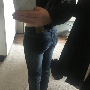 Fishbone jeans - Säljer nu mina fishbone jeans i strl 27💕 