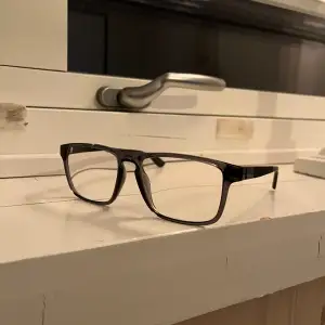 Svarta Polo Ralph Lauren Glasögon för endast 300kr ny pris 1600kr sparsamt använda 
