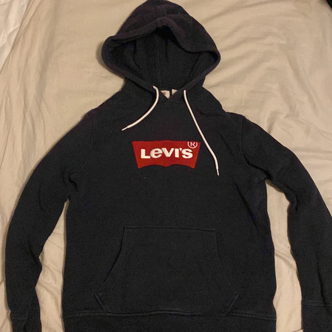 Marinblå Levi’s hoodie