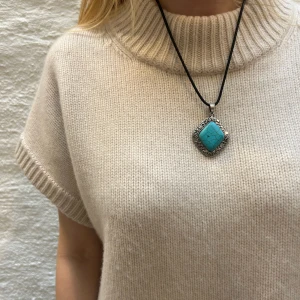 Halsband - Halsband med blå detalj