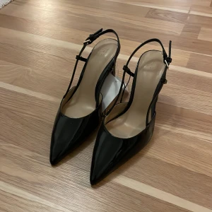 Klackskor - Klackskor från H&M i storlek 37. Aldrig använda!