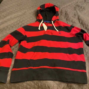 Ralph lauren hoodie  - Riktigt fett Ralph Lauren hoodie, Storlek är M men sitter som S