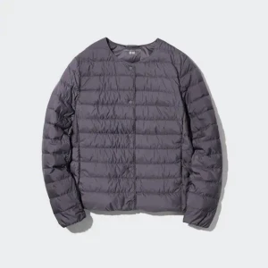 Uniqlo jacka💕 - används inte längre - nypris 800 💕den är grå blå i färgen och super fin! Då den har en liten fläck säljs den lite billigare!