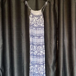 Lång klänning  - Lång klänning fint skick använd ca 2 gånger 