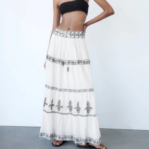 Zara kjol - Så fin zara kjol, aldrig använd. Storlek S. Köptes förra sommaren