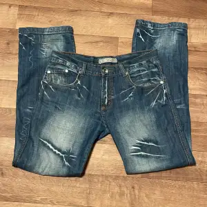 Nyttskick feta vintage jeans, Waist 80cm and lenght 105cm. märket är k&m
